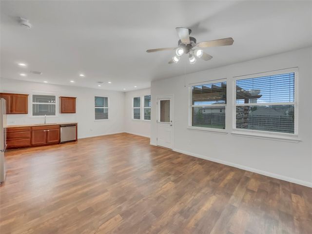 717 Twisted Oaks LN, Buda, TX 78610