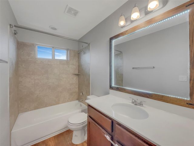 717 Twisted Oaks LN, Buda, TX 78610