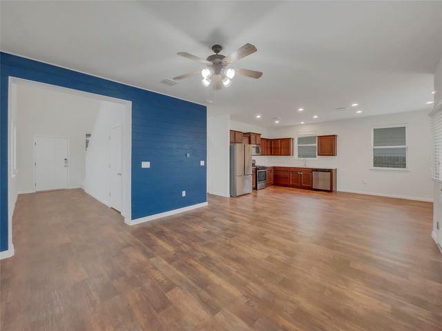 717 Twisted Oaks LN, Buda, TX 78610