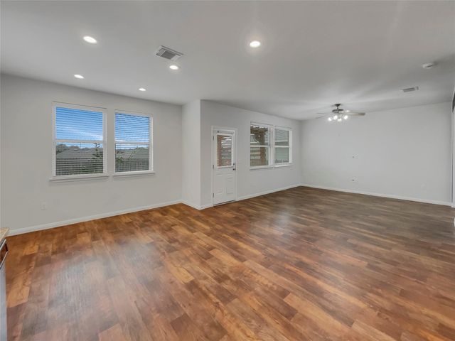 717 Twisted Oaks LN, Buda, TX 78610