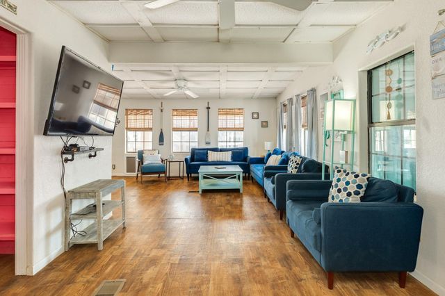 922 Seashell Drive, Surfside Beach, TX 77541