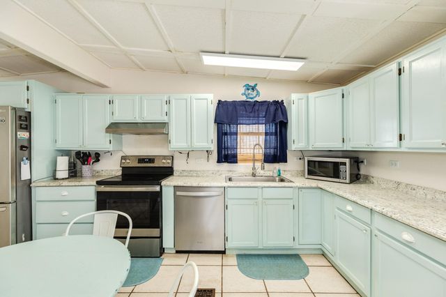 922 Seashell Drive, Surfside Beach, TX 77541