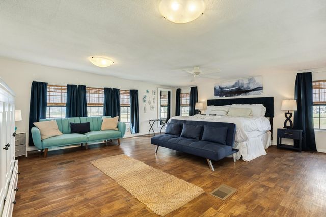 922 Seashell Drive, Surfside Beach, TX 77541