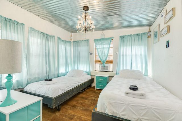 922 Seashell Drive, Surfside Beach, TX 77541