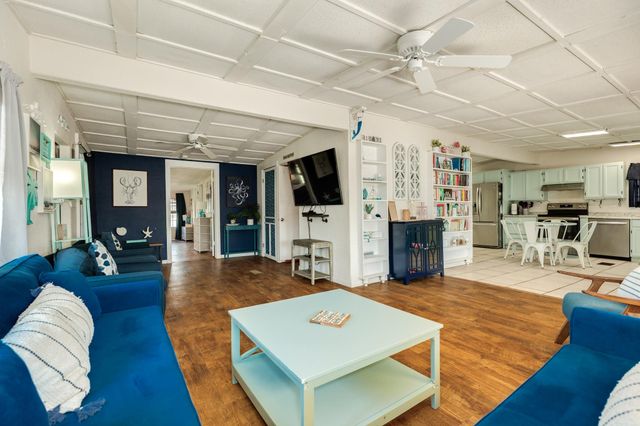 922 Seashell Drive, Surfside Beach, TX 77541