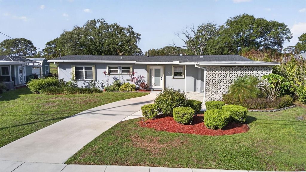 2948 SE Treasure Island Road, Port St. Lucie, FL 34952
