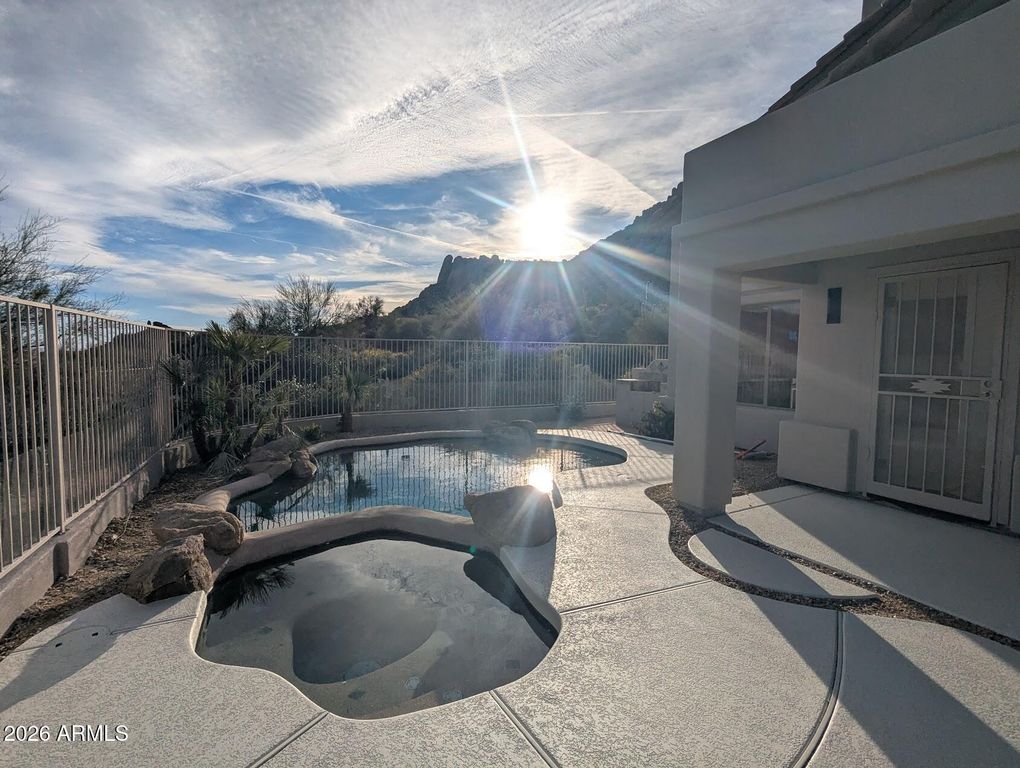 Image 12 of property listing at 11501 E DESERT WILLOW Drive, Scottsdale, AZ 85255