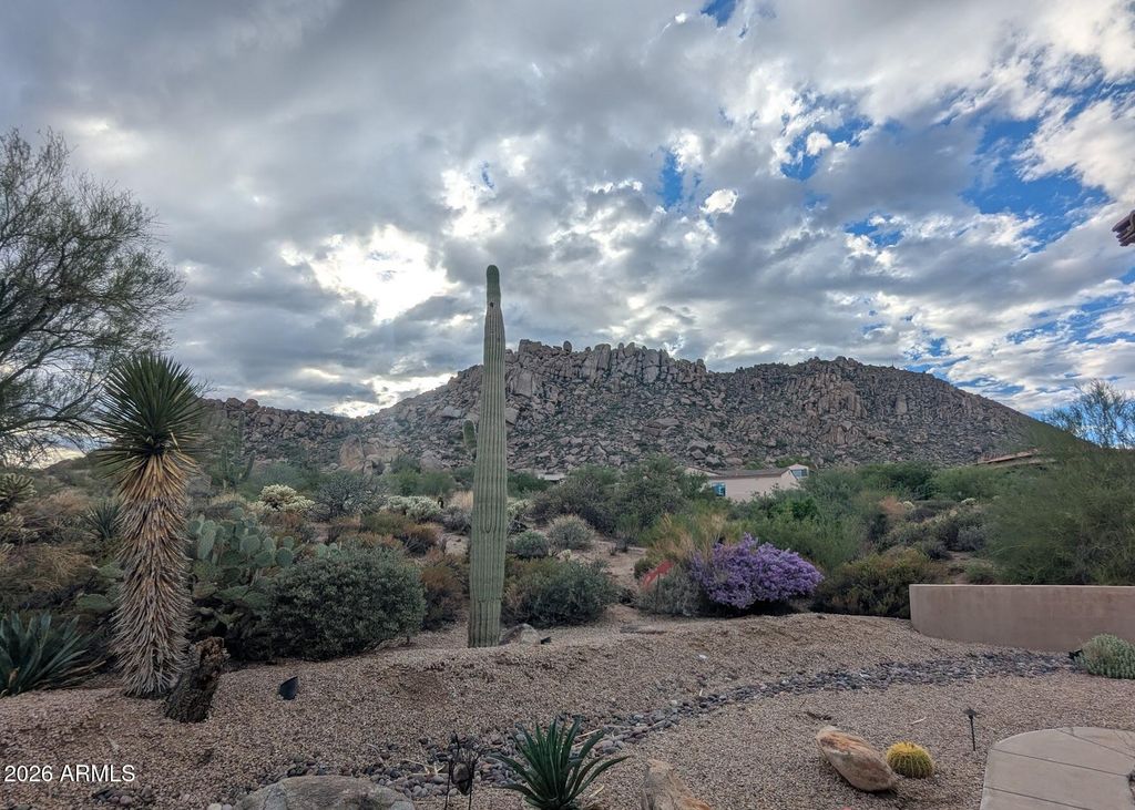 Image 2 of property listing at 11501 E DESERT WILLOW Drive, Scottsdale, AZ 85255