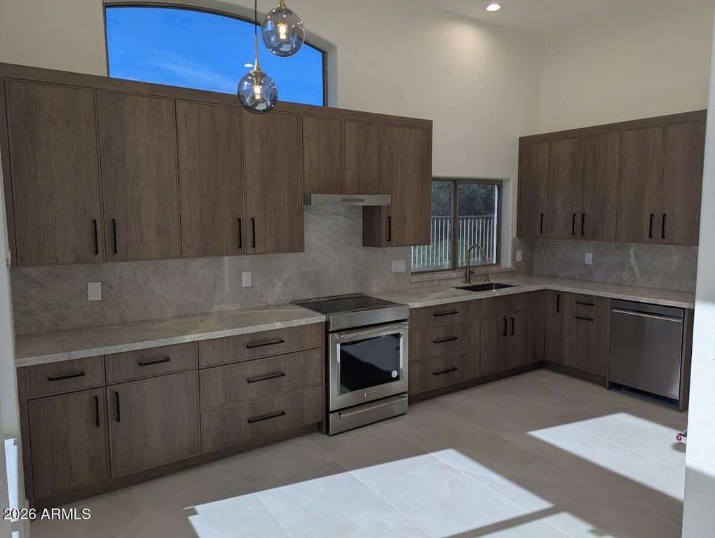 Image 6 of property listing at 11501 E DESERT WILLOW Drive, Scottsdale, AZ 85255