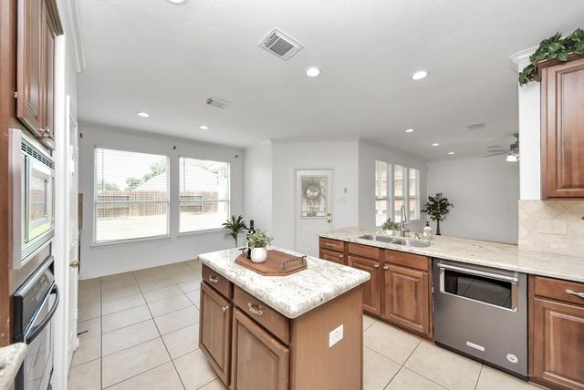 17714 Lakes Of Pine Forest Drive, Houston, TX 77084