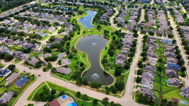 17714 Lakes Of Pine Forest Drive, Houston, TX 77084