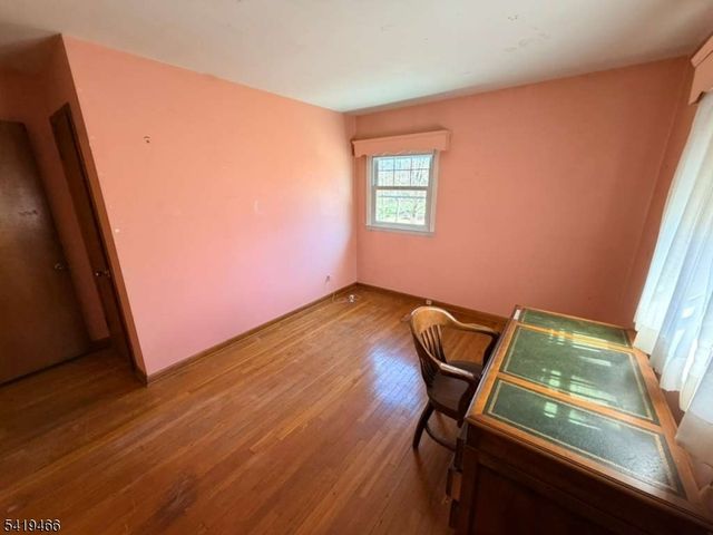 32 Lake Dr, Parsippany-troy Hills Twp., NJ 07005