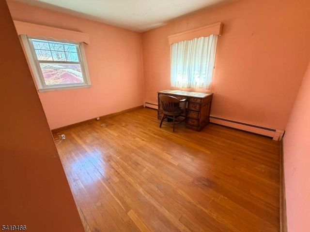 32 Lake Dr, Parsippany-troy Hills Twp., NJ 07005