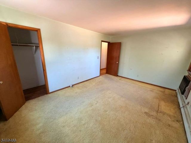 32 Lake Dr, Parsippany-troy Hills Twp., NJ 07005