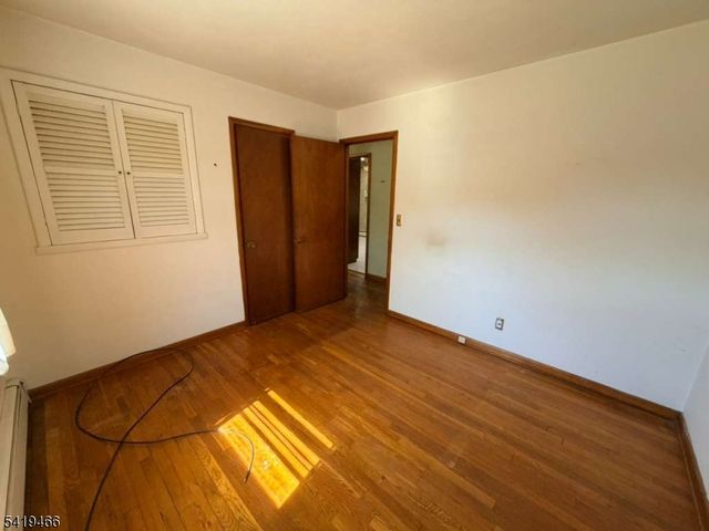 32 Lake Dr, Parsippany-troy Hills Twp., NJ 07005