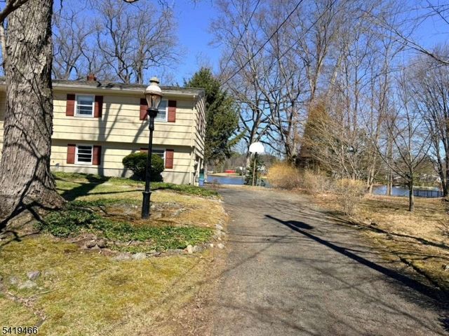 32 Lake Dr, Parsippany-troy Hills Twp., NJ 07005