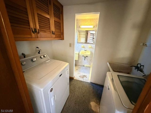 32 Lake Dr, Parsippany-troy Hills Twp., NJ 07005