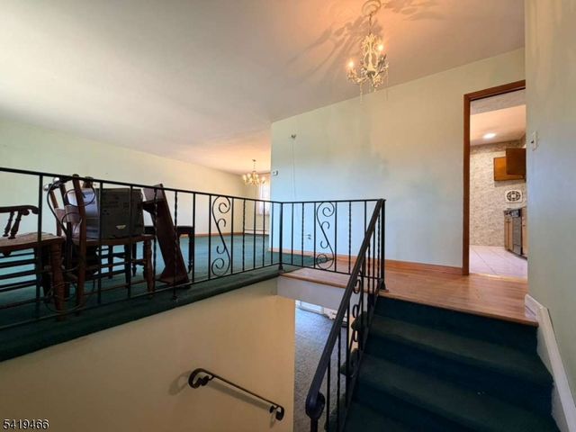 32 Lake Dr, Parsippany-troy Hills Twp., NJ 07005