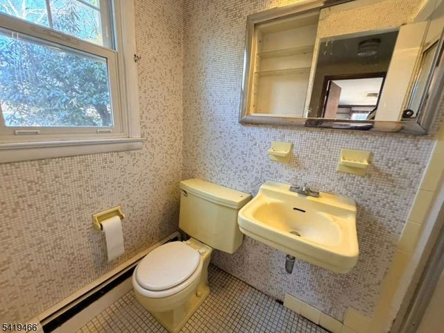 32 Lake Dr, Parsippany-troy Hills Twp., NJ 07005