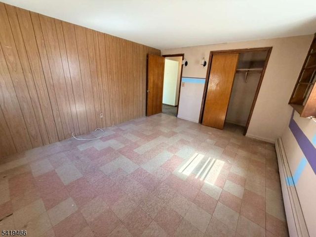 32 Lake Dr, Parsippany-troy Hills Twp., NJ 07005