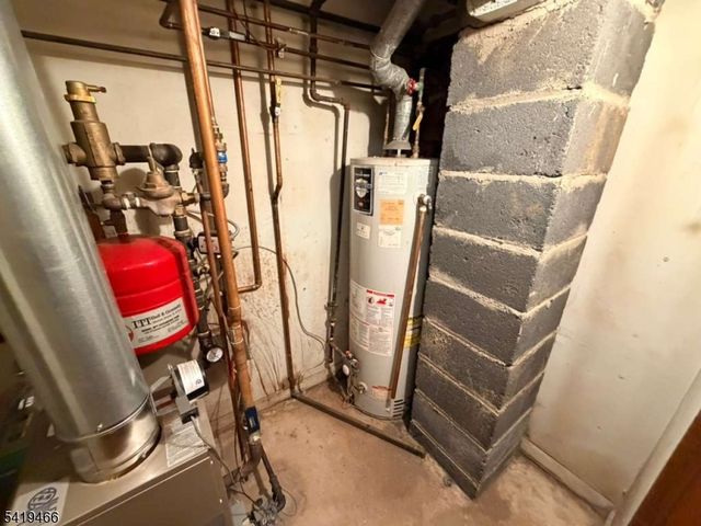 32 Lake Dr, Parsippany-troy Hills Twp., NJ 07005