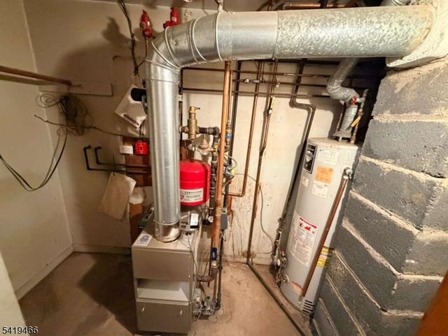 32 Lake Dr, Parsippany-troy Hills Twp., NJ 07005