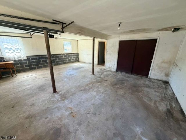 32 Lake Dr, Parsippany-troy Hills Twp., NJ 07005