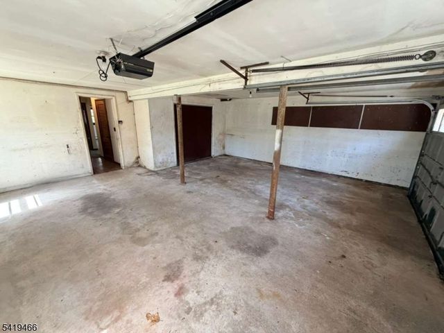 32 Lake Dr, Parsippany-troy Hills Twp., NJ 07005