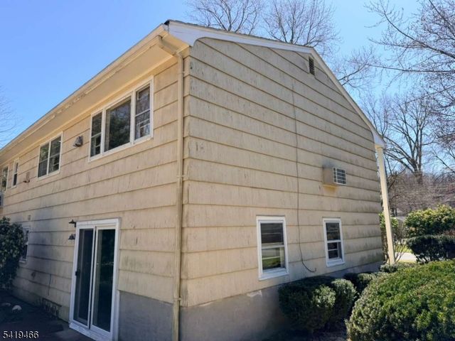 32 Lake Dr, Parsippany-troy Hills Twp., NJ 07005