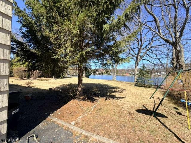 32 Lake Dr, Parsippany-troy Hills Twp., NJ 07005