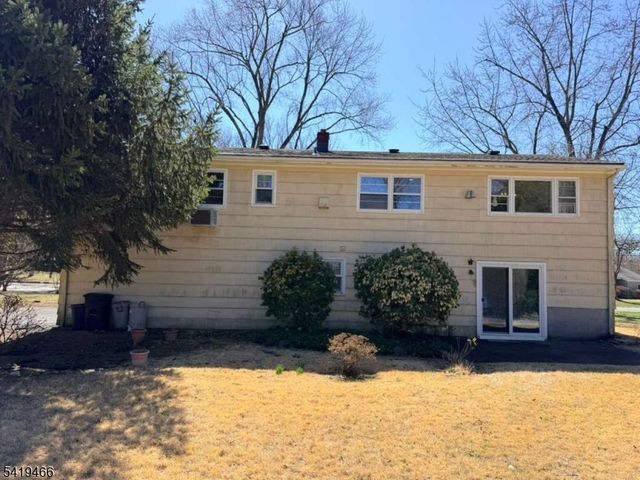 32 Lake Dr, Parsippany-troy Hills Twp., NJ 07005