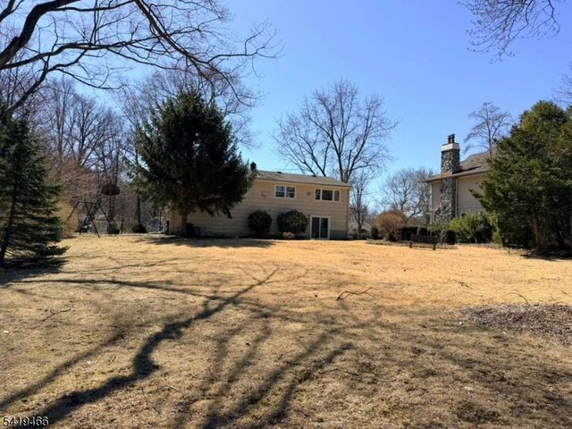 32 Lake Dr, Parsippany-troy Hills Twp., NJ 07005