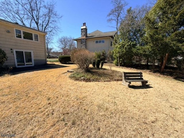 32 Lake Dr, Parsippany-troy Hills Twp., NJ 07005