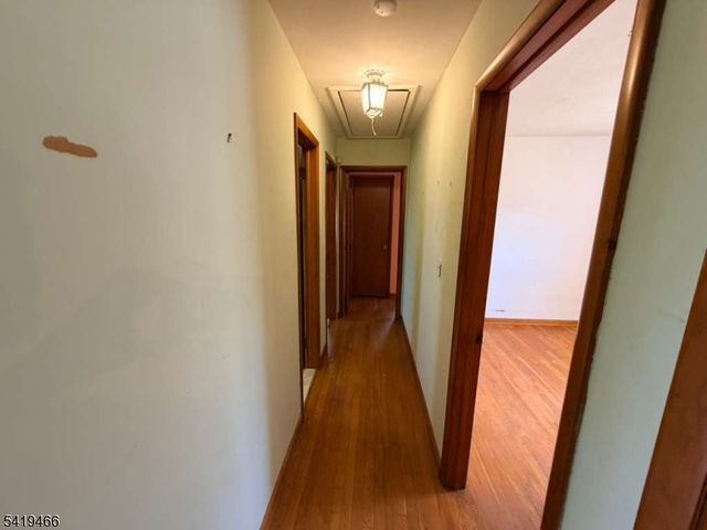 32 Lake Dr, Parsippany-troy Hills Twp., NJ 07005