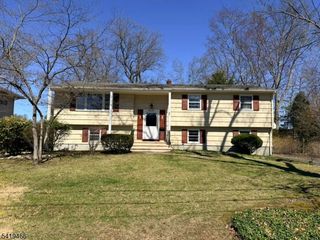 32 Lake Dr, Parsippany-troy Hills Twp., NJ 07005