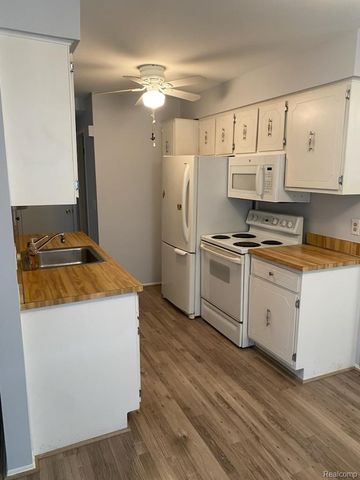 24731 Meadow Lane Lane 42, Harrison Charter Township, MI 48045