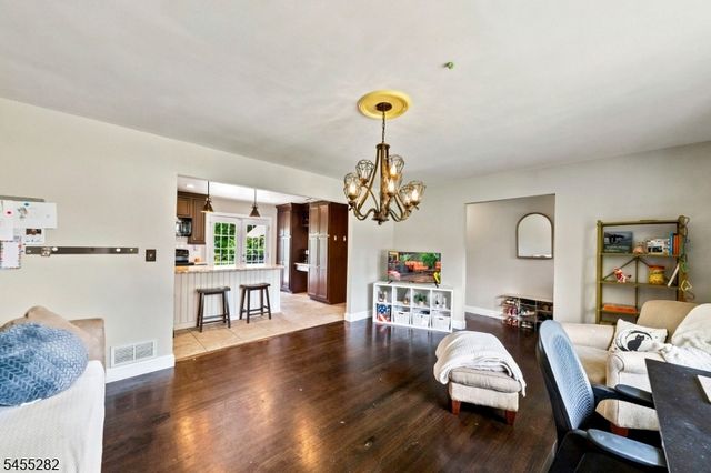 20 Claremont Dr, Hillsborough Twp., NJ 08844