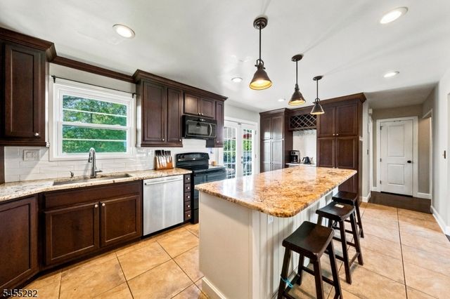 20 Claremont Dr, Hillsborough Twp., NJ 08844