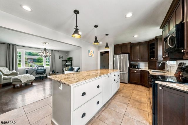 20 Claremont Dr, Hillsborough Twp., NJ 08844