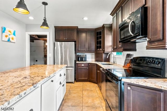 20 Claremont Dr, Hillsborough Twp., NJ 08844