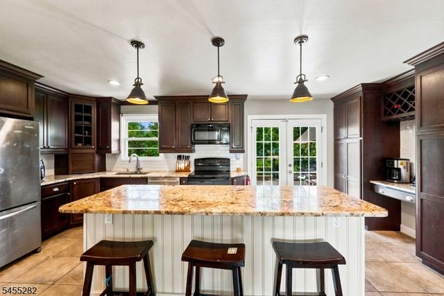 20 Claremont Dr, Hillsborough Twp., NJ 08844