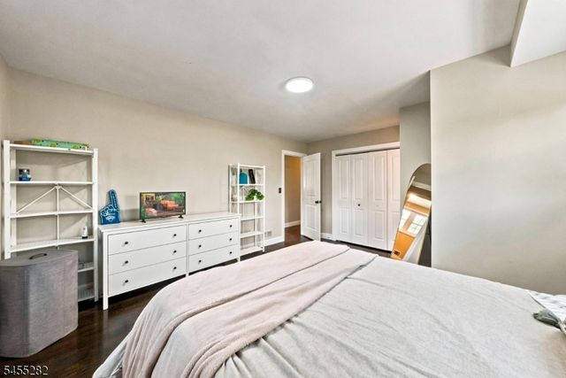 20 Claremont Dr, Hillsborough Twp., NJ 08844