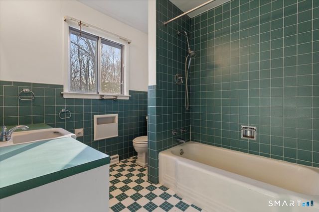 1405 Dunbar Hill Road, Hamden, CT 06514