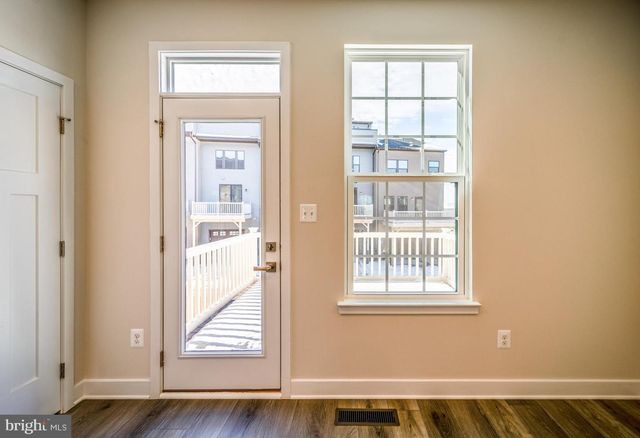 14062 SUNRISE VALLEY DR, Herndon, VA 20171