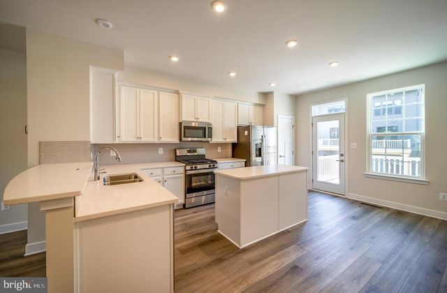 14062 SUNRISE VALLEY DR, Herndon, VA 20171