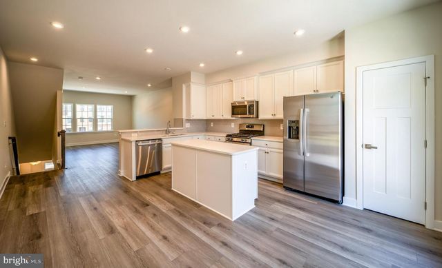 14062 SUNRISE VALLEY DR, Herndon, VA 20171