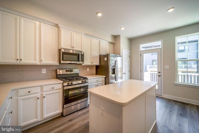 14062 SUNRISE VALLEY DR, Herndon, VA 20171