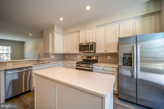 14062 SUNRISE VALLEY DR, Herndon, VA 20171