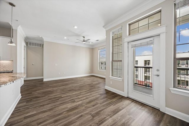 2111 Austin Street 628, Houston, TX 77002