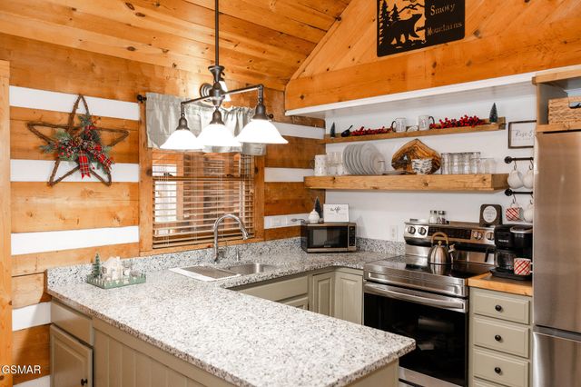 1655 S Mountain View Road, Sevierville, TN 37876